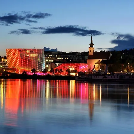 Nicht Weit Von Der Donau شقة *