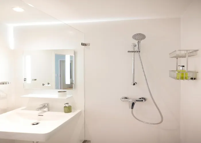 Nicht Weit Von Der Donau * Linz